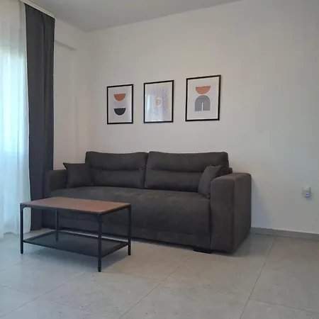 Paralia Ofriniou Iro - Starlink Net, Courtyard, Naturally Shaded Terrace, 100m From And Taverns Ofrínion