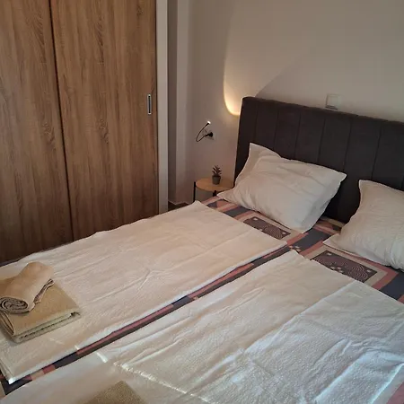 Iro At Paralia Ofriniou Apartment