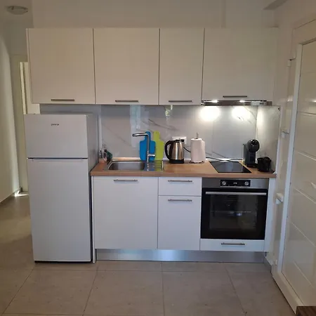 Appartement Paralia Ofriniou Iro - Starlink Net, Courtyard, Naturally Shaded Terrace, 100m From And Taverns *
