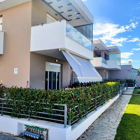 アパート Paralia Ofriniou Iro - Starlink Net, Courtyard, Naturally Shaded Terrace, 100m From And Taverns *