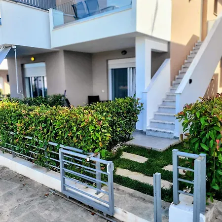 Paralia Ofriniou Iro - Starlink Net, Courtyard, Naturally Shaded Terrace, 100m From And Taverns * Ofrínion