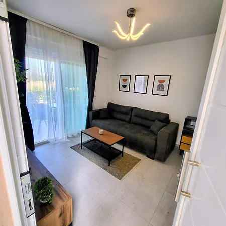 アパート Paralia Ofriniou Iro - Starlink Net, Courtyard, Naturally Shaded Terrace, 100m From And Taverns