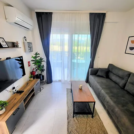 Paralia Ofriniou Iro - Starlink Net, Courtyard, Naturally Shaded Terrace, 100m From And Taverns Ofrínion